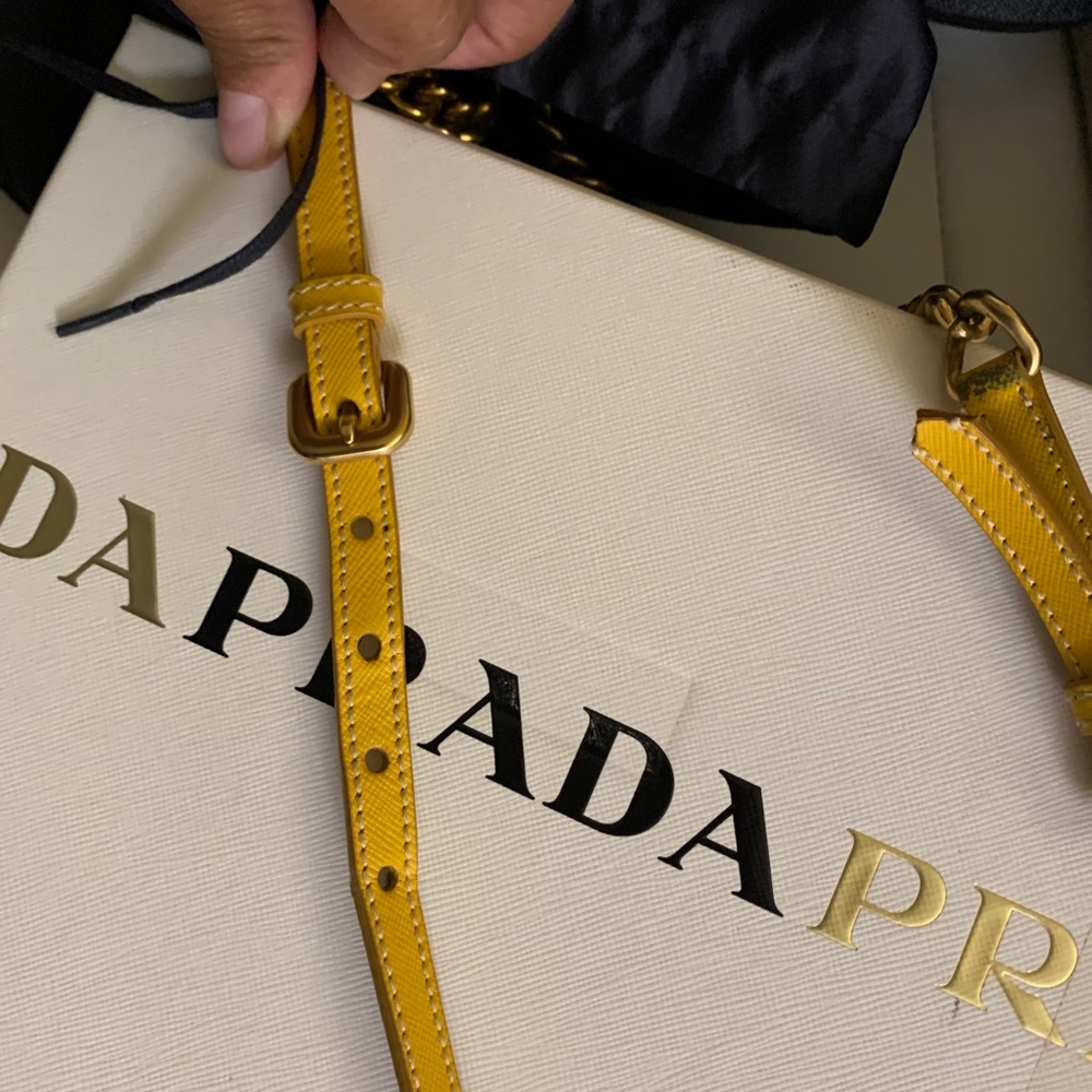Prada crossbody authentic - Picture 8 of 15
